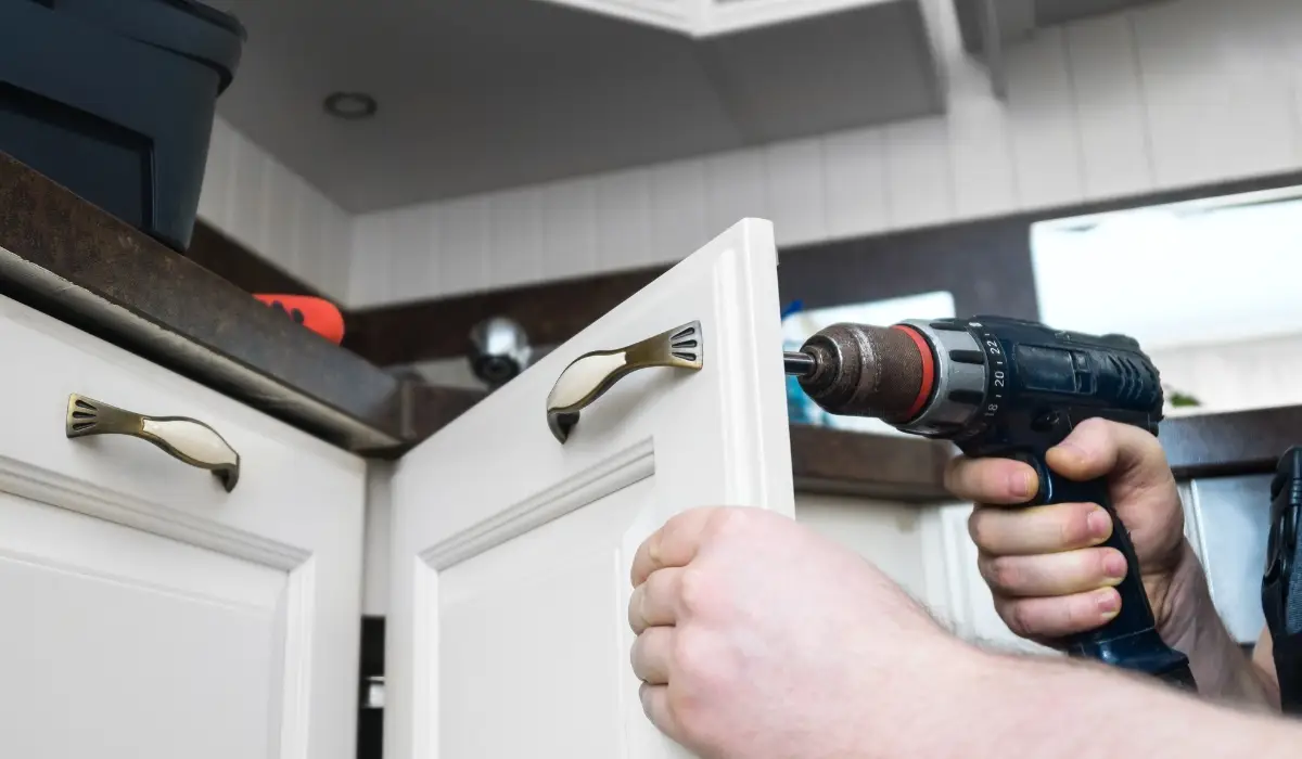 Modern cabinet handles and knobs